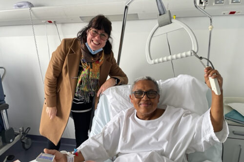 Une cheffe de chœur au service oncologie du Centre Hospitalier de la Côte Basque