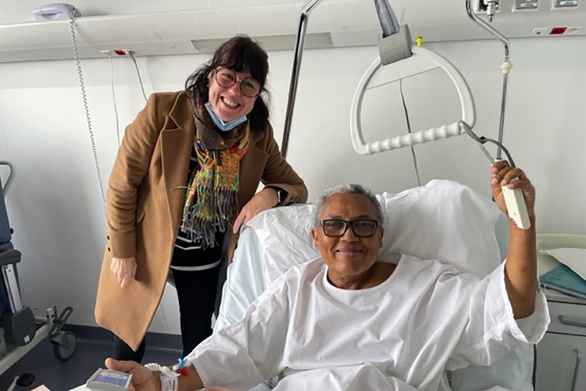 Une cheffe de chœur au service oncologie du Centre Hospitalier de la Côte Basque