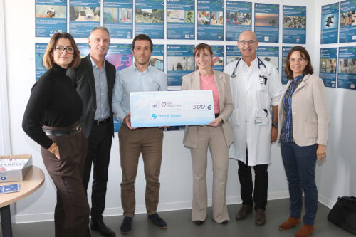 Remise de chèque d’AXA Atout Cœur au profit du projet de tensiomètres connectés