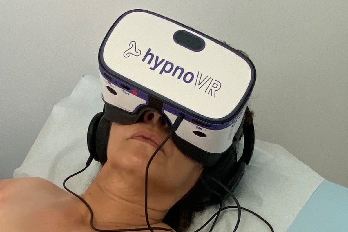 Un casque de réalité virtuelle pour les patientes suivies pour cancer du sein au Centre Hospitalier de la Côte Basque