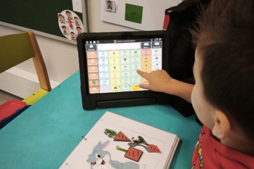 Des outils de communication augmentée pour les enfants du CATTP Les Pouces Verts