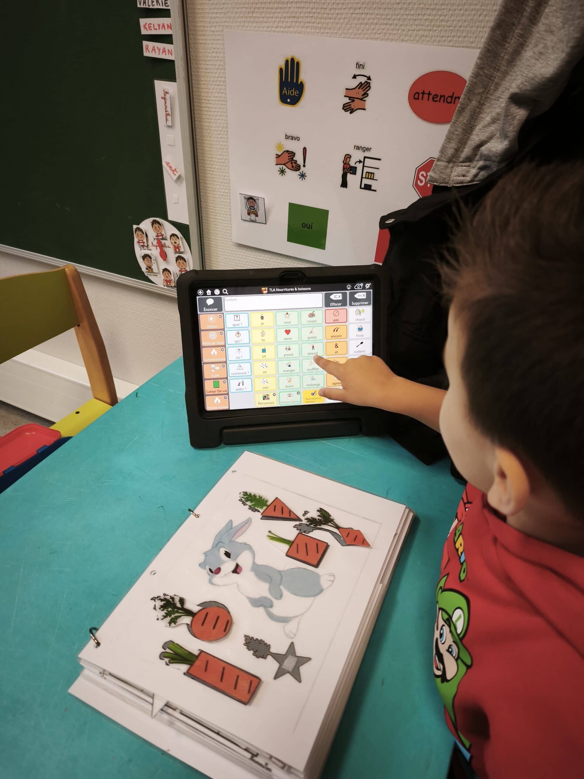 Des outils de communication augmentée pour les enfants du CATTP Les Pouces Verts