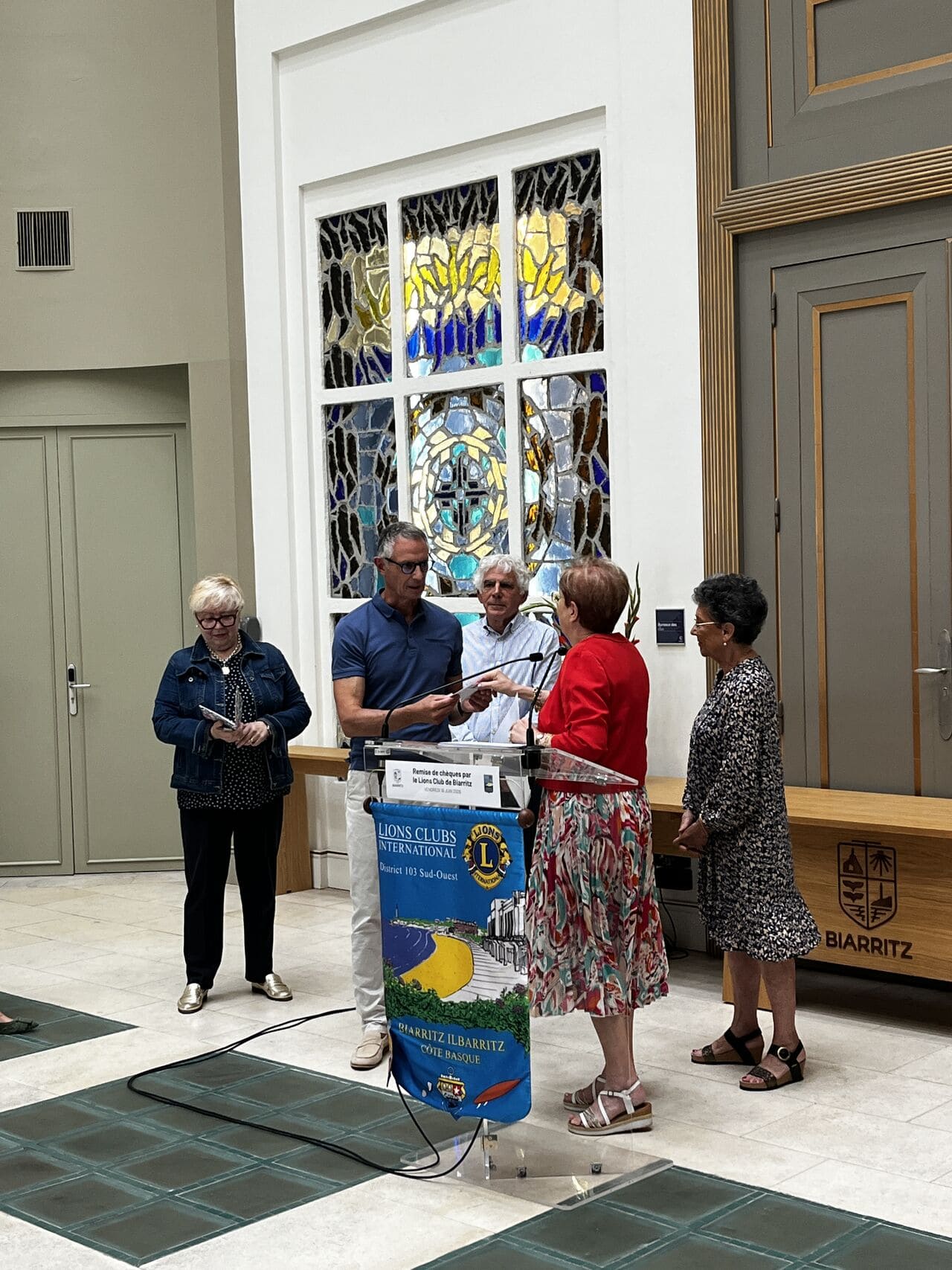 Remise de chèque du Lions Club de Biarritz pour le service d&rsquo;oncopédiatrie du Centre Hospitalier de la Côte Basque