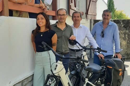 Deux vélos électriques au CMP de Biarritz et Anglet grâce au soutien de la Banque Populaire, la CASDEN et ACEF ACA