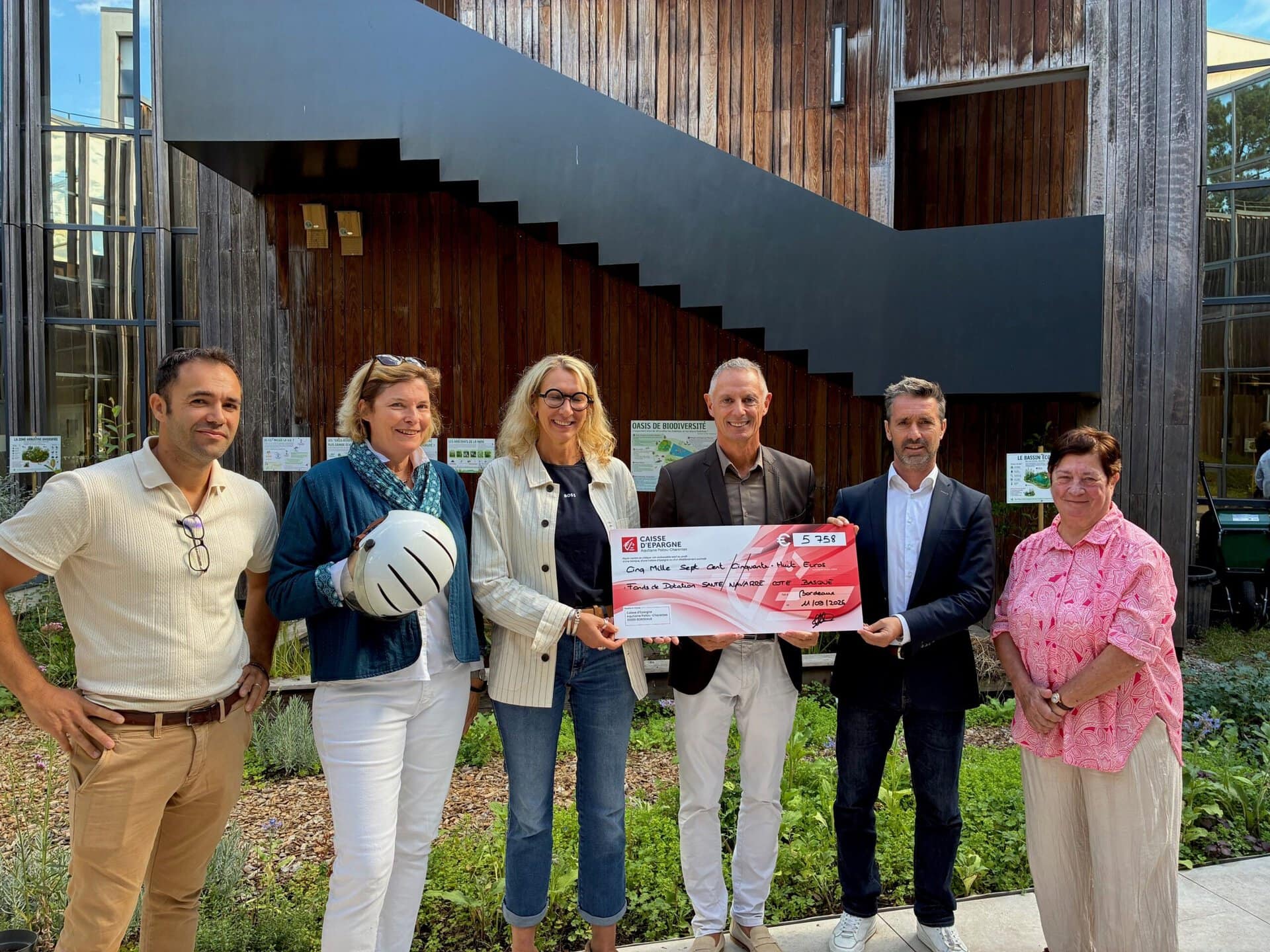 La Caisse d&rsquo;Epargne Aquitaine Poitou-Charentes soutient le projet de vélos électriques pour le personnel du CHCB